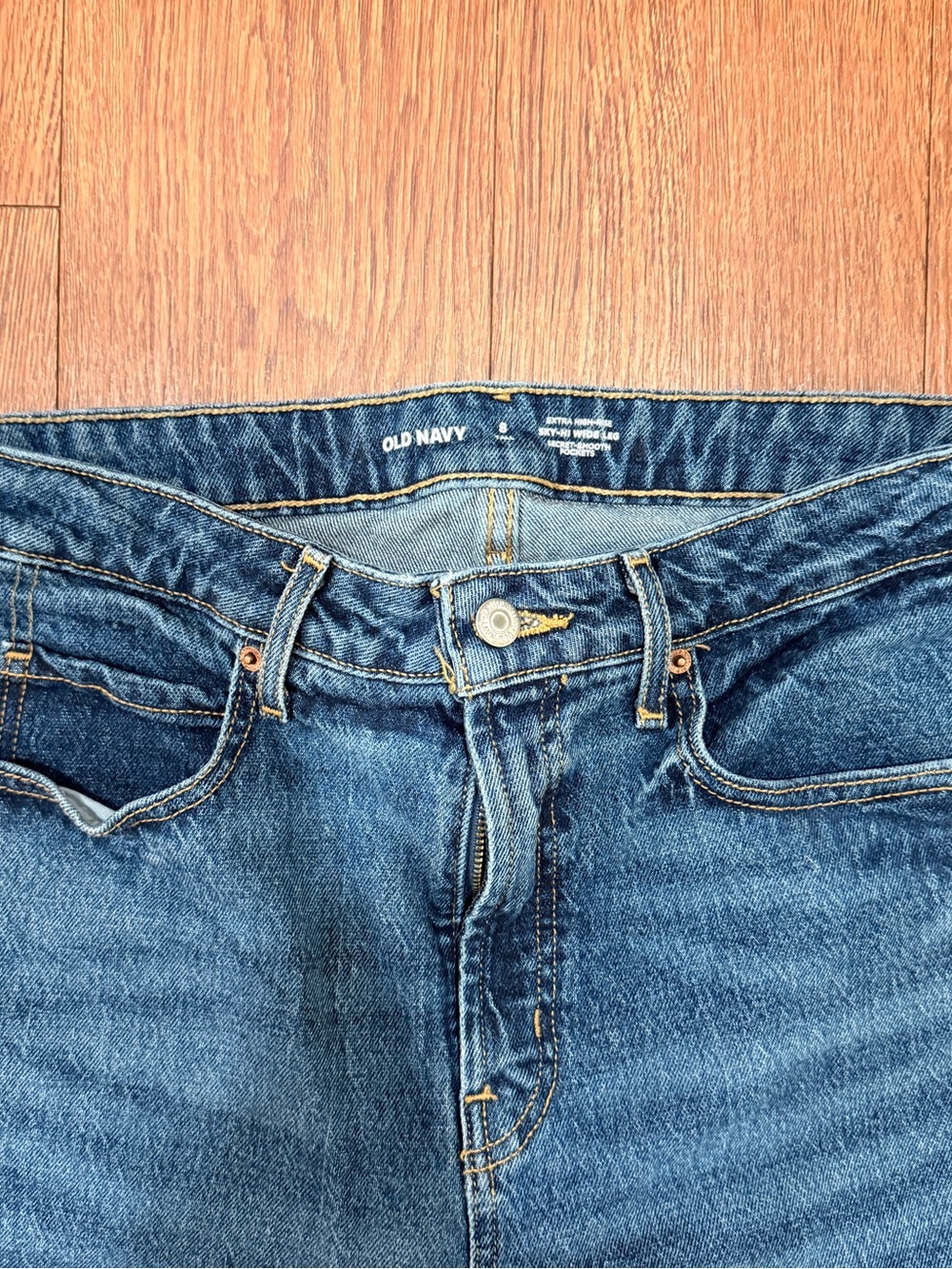 Old Navy Women's Straight-Leg Jeans in Medium Blue Wash - Picture 3 of 9